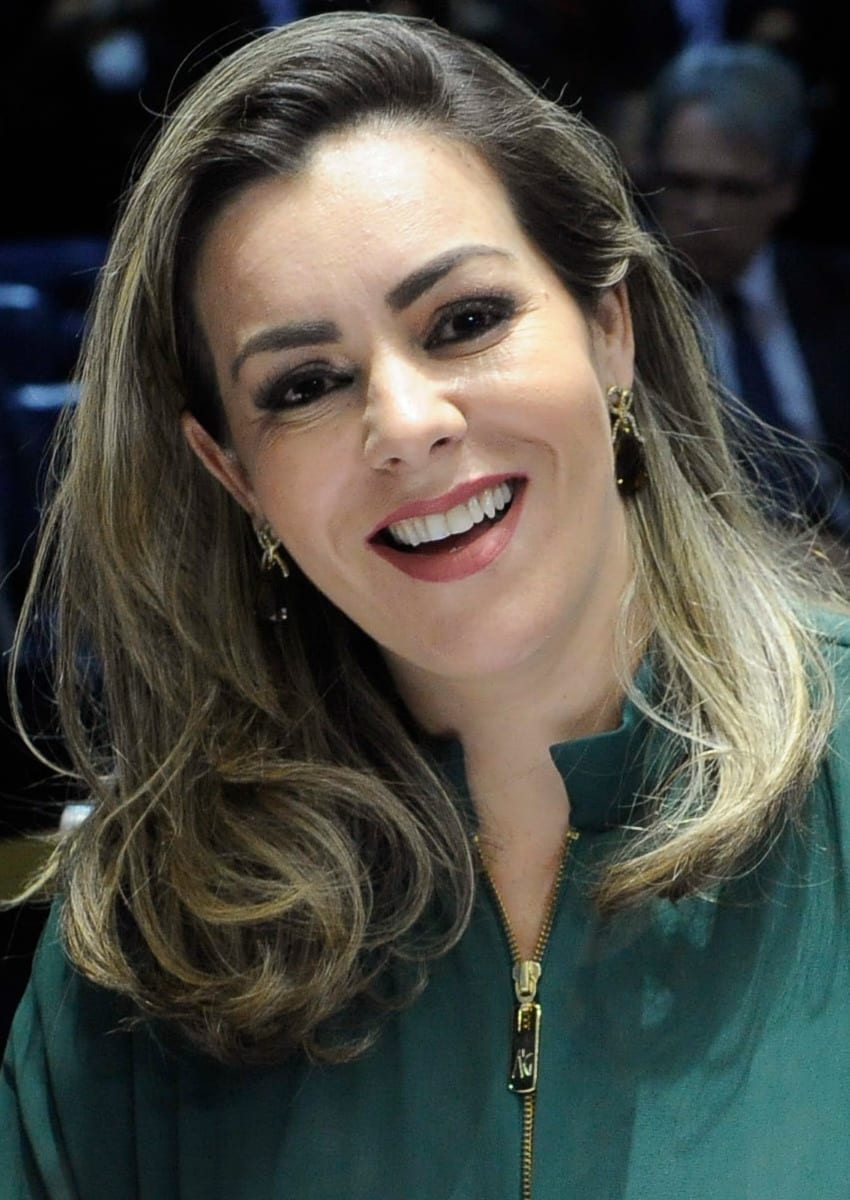 Cinthia Ribeiro inaugura comitê e adesivaço com 700 veículos