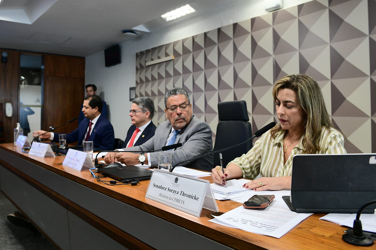 Delegado Alessandro Vieira defende coragem para enfrentar problemas e apresenta resultados de 8 anos de mandato