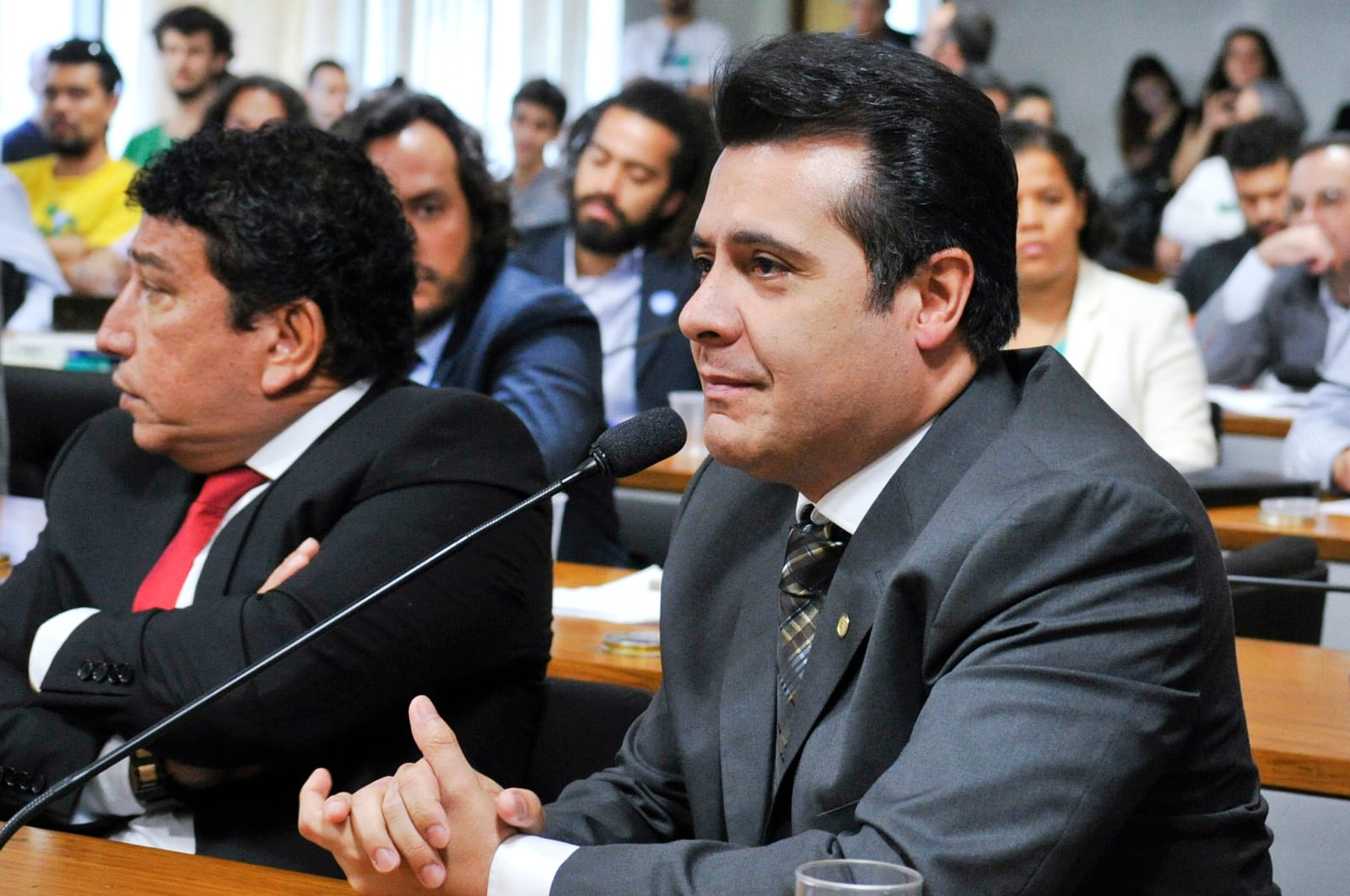 Oposição pede cassação de deputado do PL que disparou arma em casa noturna
