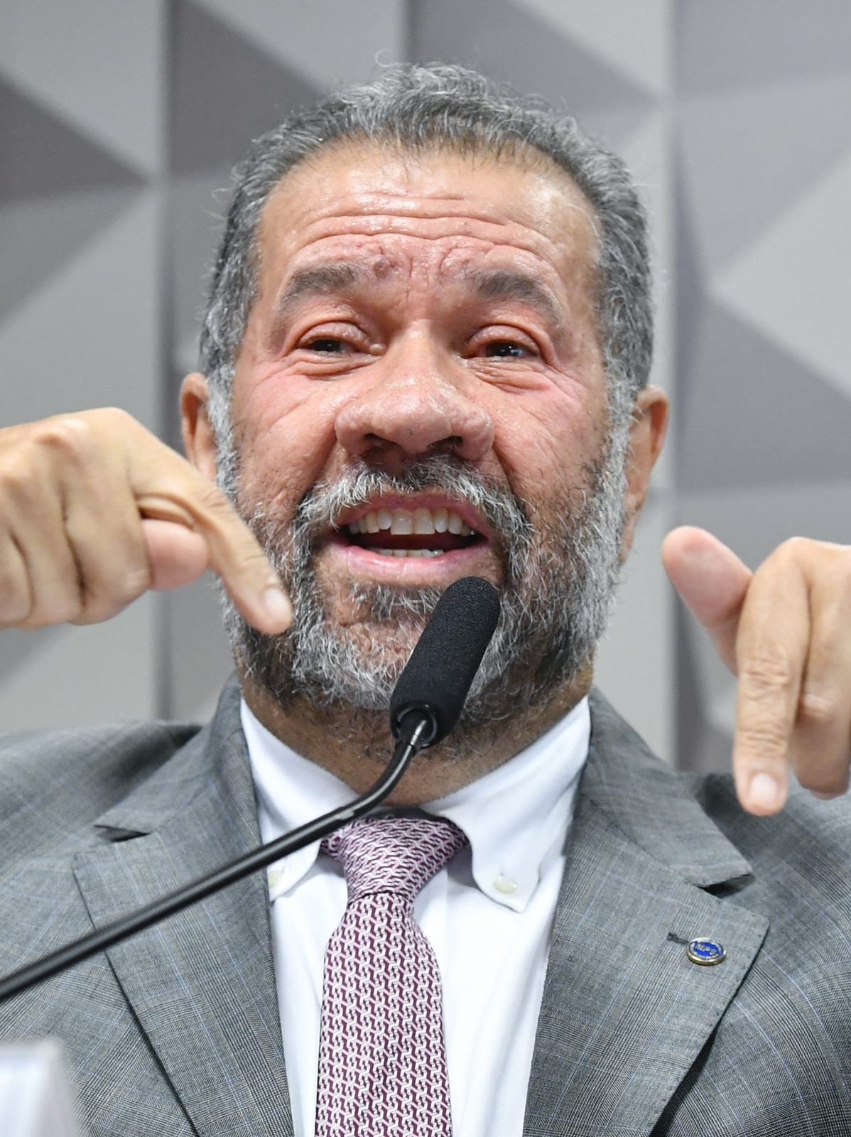 Carlos Lupi convoca convenção do PDT para 27 com pauta de fusões e federações