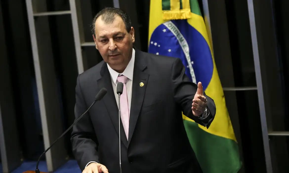 Relator da CCJ rejeita emendas da oposição que buscavam manter 6×1