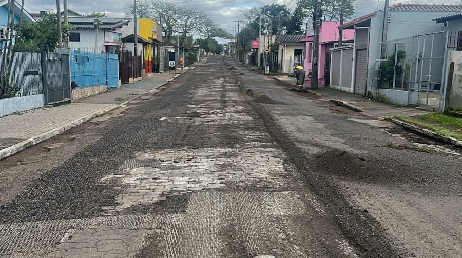 Taquara inicia recapeamento da Rua Farrapos; trecho fica bloqueado