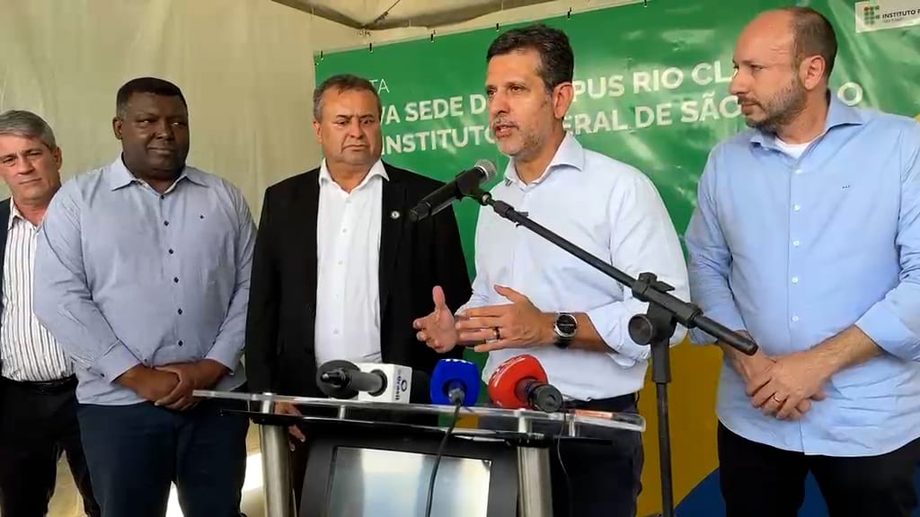 Ministro visita IFSP Rio Claro após aporte de R$ 20 milhões