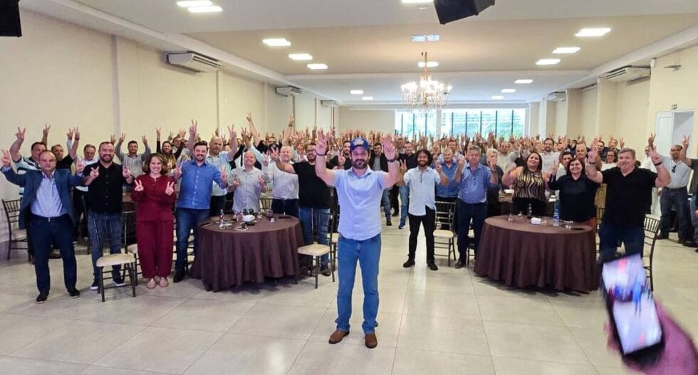 Guilherme Piai reúne 300 pessoas e anuncia gabinete em Presidente Prudente