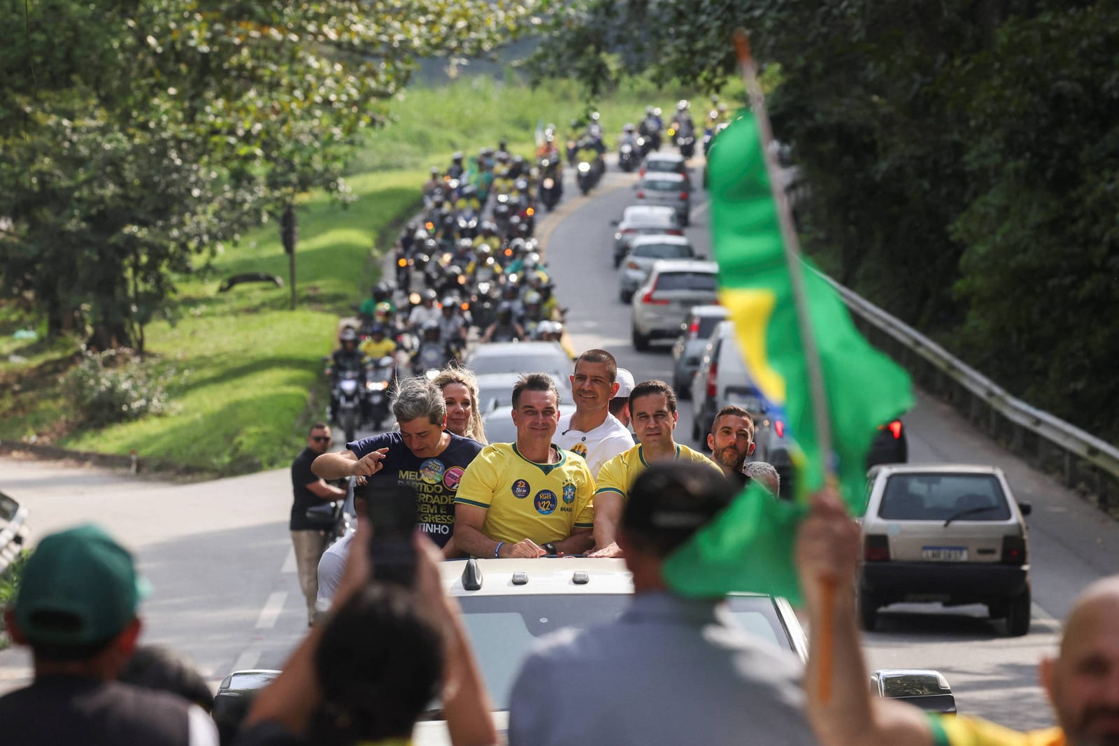 Em Angra, Flávio Bolsonaro defende Angra 3 e licenças para obras de resorts