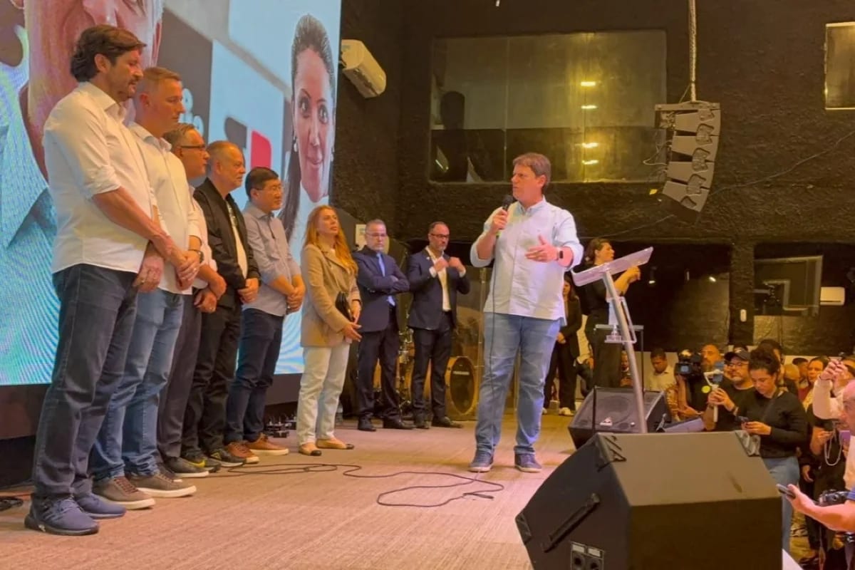 Tarcísio promete metrô do ABC e diz “São Paulo é do Senhor Jesus”