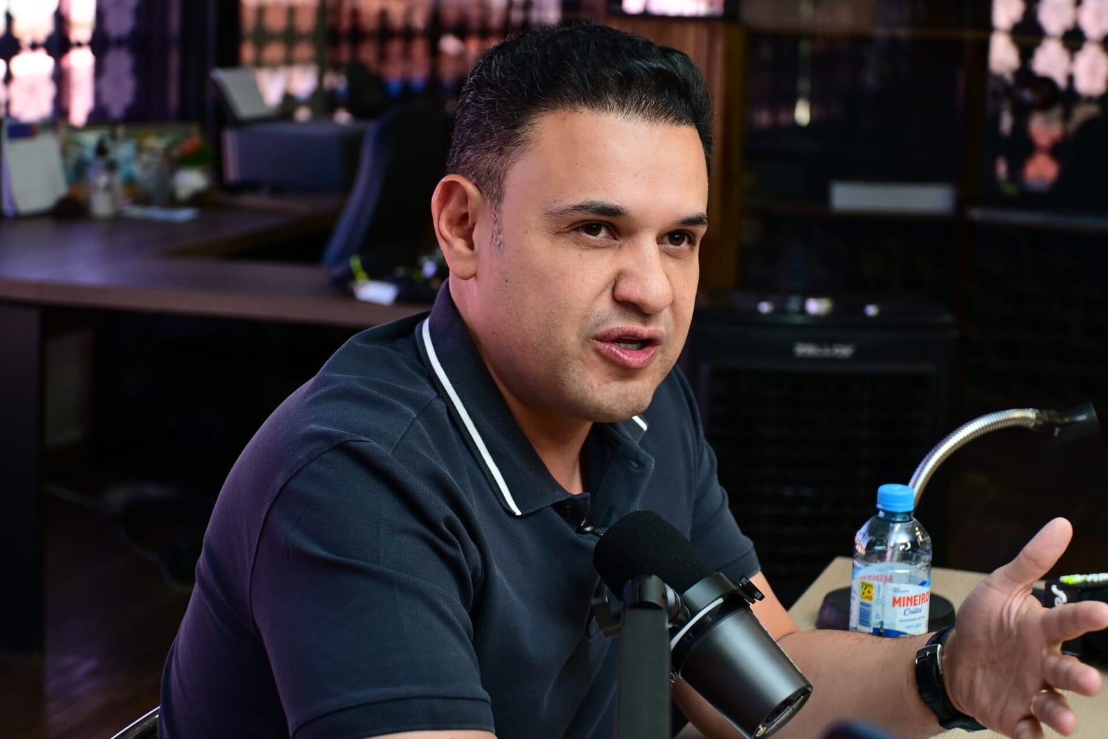 Cairo Salim recebeu oração e pastor prevê nova alta na votação