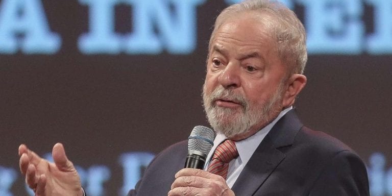 Lula ultrapassa Flávio Bolsonaro e é reeleito para o quarto mandato