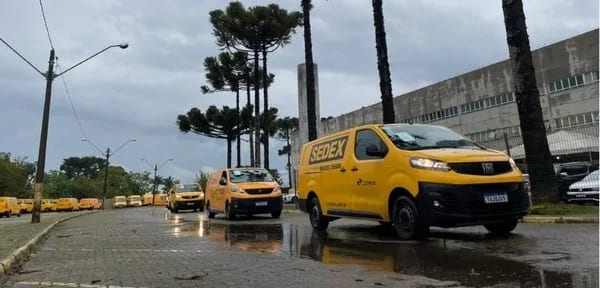 Urnas do 2º turno chegam aos locais de votação no Paraná