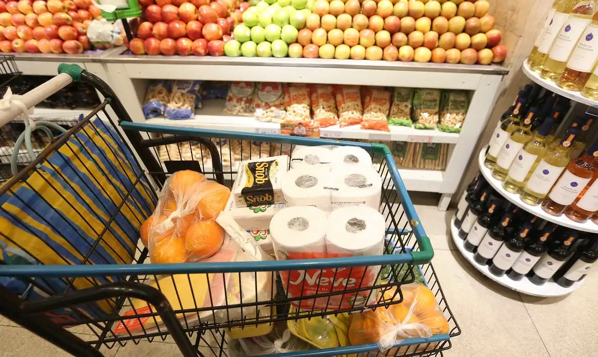 Inflação cai a 0,07% em julho e IPCA volta à meta do governo