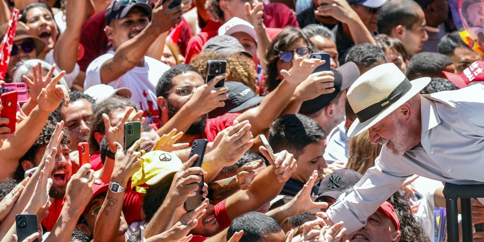 Presidente do TSE, Kassio Nunes Marques, liga a Lula para parabenizar reeleição