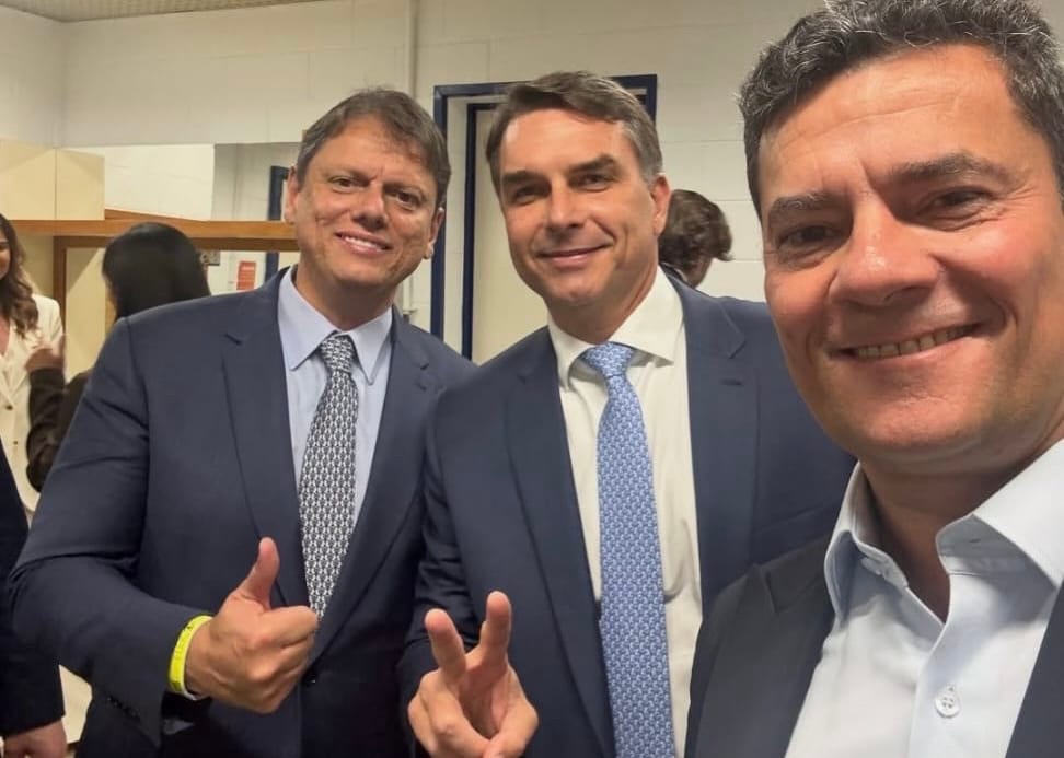 Moro reforça apoio a Flávio Bolsonaro em último debate antes do segundo turno
