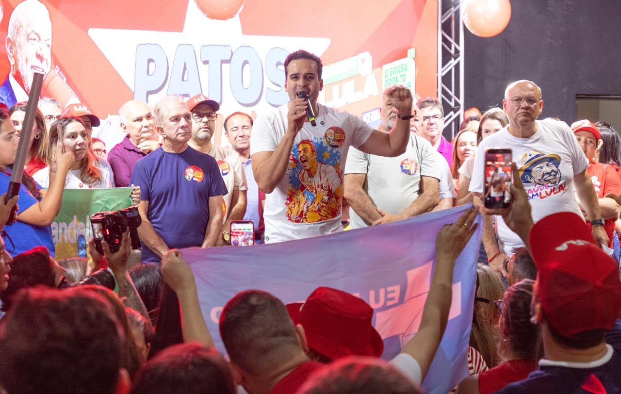 Lucas lidera mobilização em Patos em apoio à reeleição de Lula