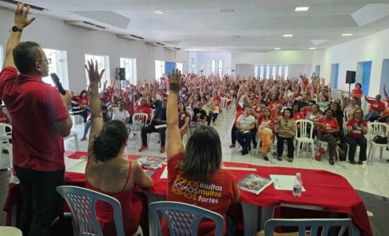 Professores estaduais aprovam greve por tempo indeterminado em SE