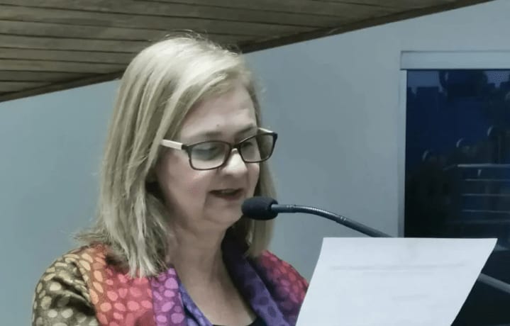 VEREADORA RECUA E QUER REVOGAR A PRÓPRIA LEI QUE OBRIGAVA LIXEIRAS EM RESIDÊNCIAS EM AVARÉ