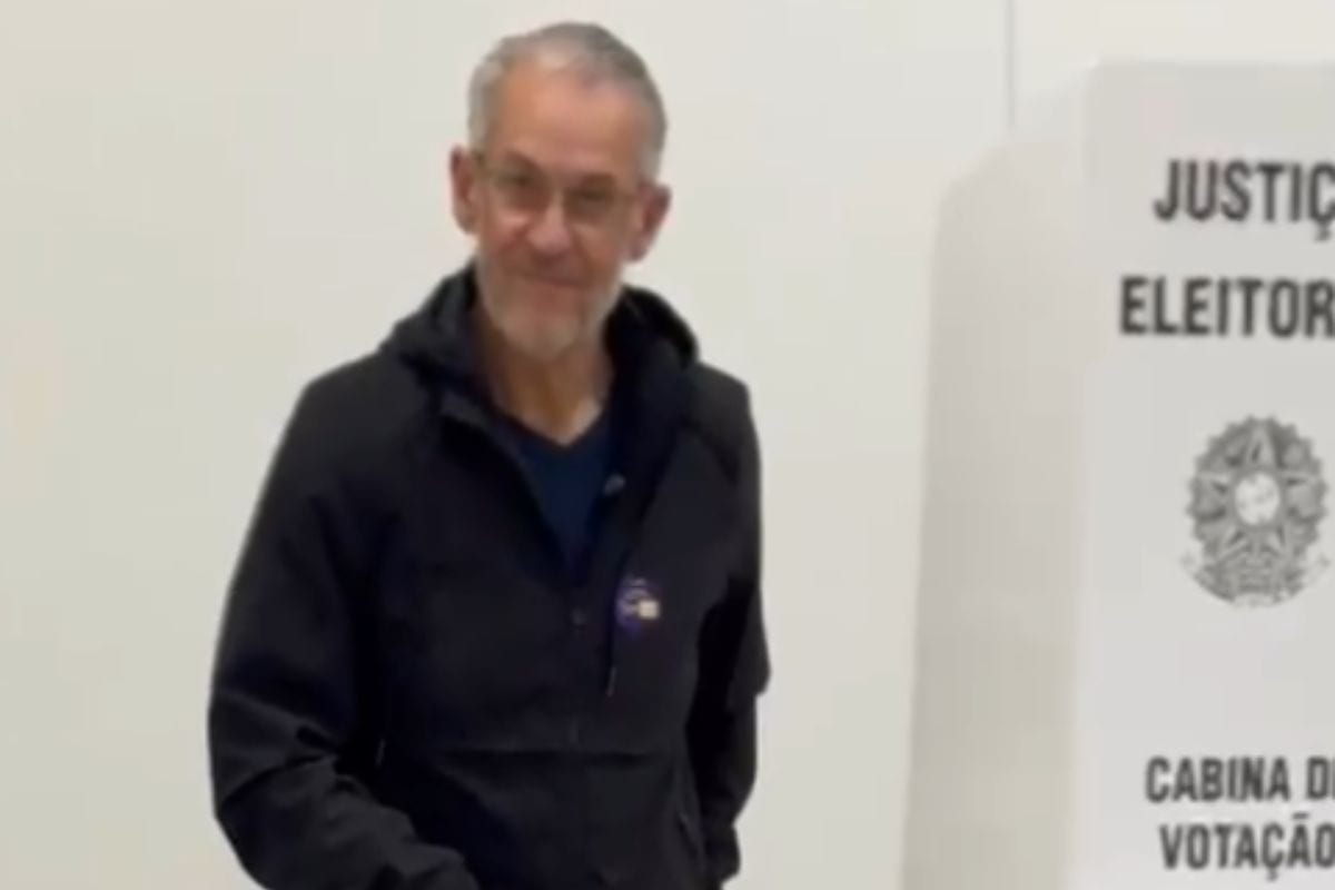 Doutor Alexandre Salomão (Mobiliza) votou em Curitiba neste domingo (4)