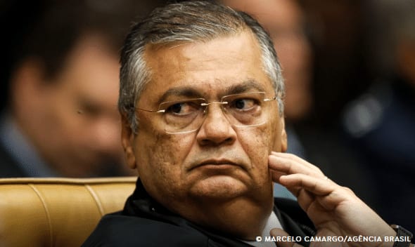 Dino manda PF apurar interferência externa no processo eleitoral