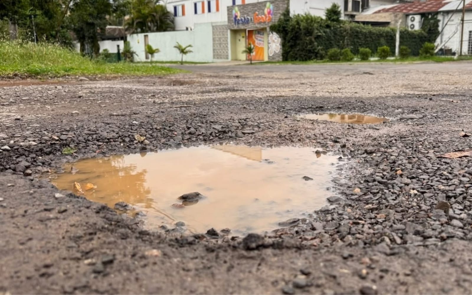 Rua de Novo Hamburgo volta a ter buracos poucas semanas após manutenção