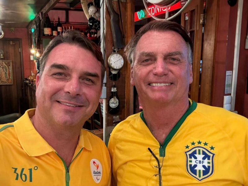Flávio Bolsonaro reencontra o pai após mais de 90 dias e intensifica campanha com agenda no Rio Grande do Sul nesta quar