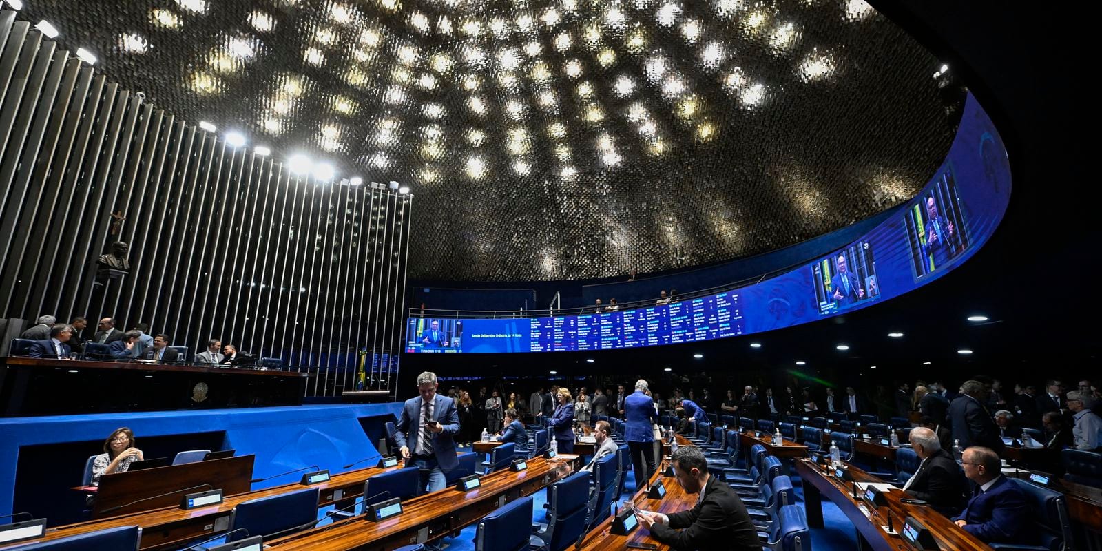 Senado aprova US$ 1,87 bi em empréstimos externos para estados e municípios
