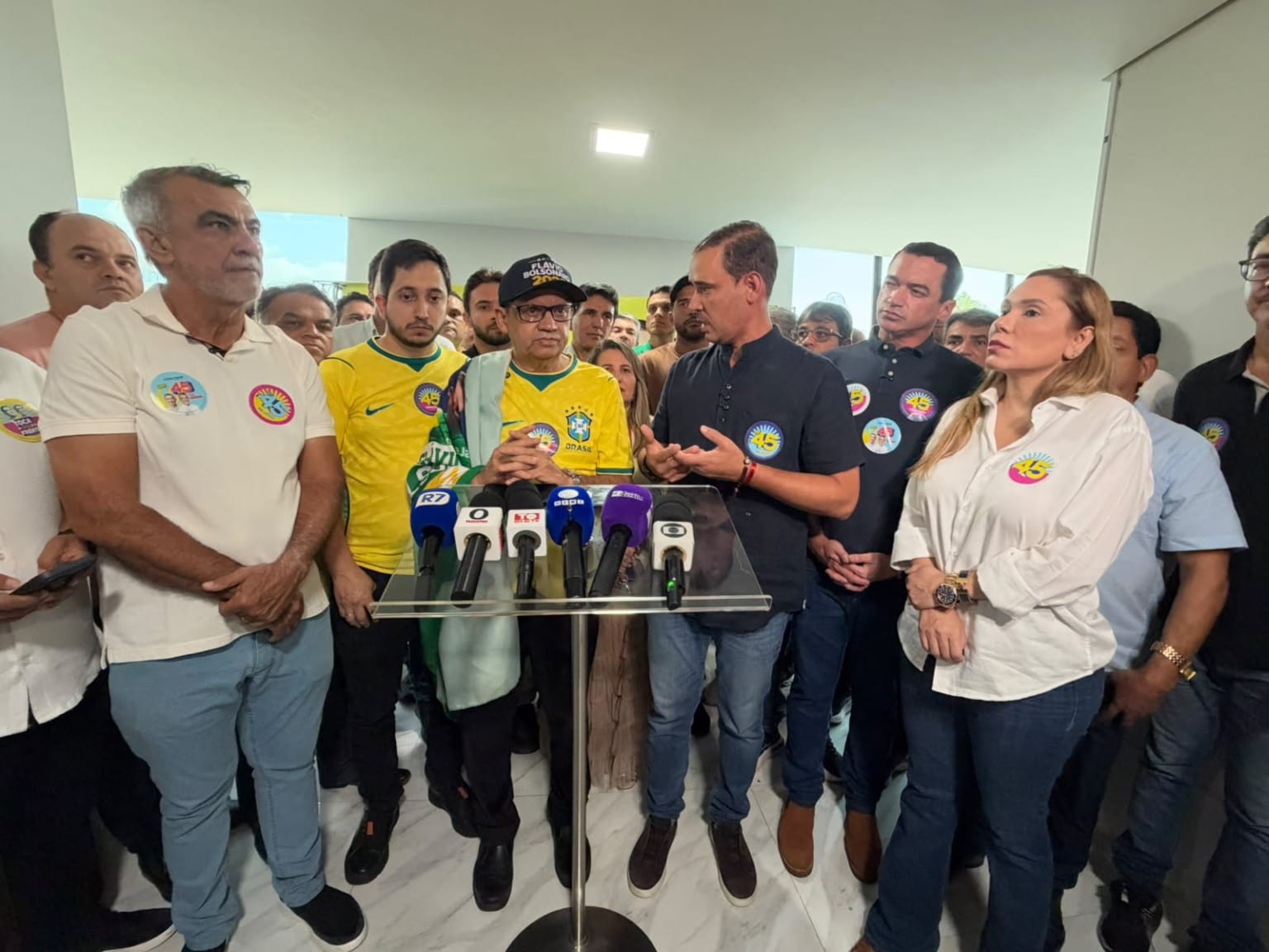 Eli Borges declara apoio a Vicentinho Júnior, focando no futuro.