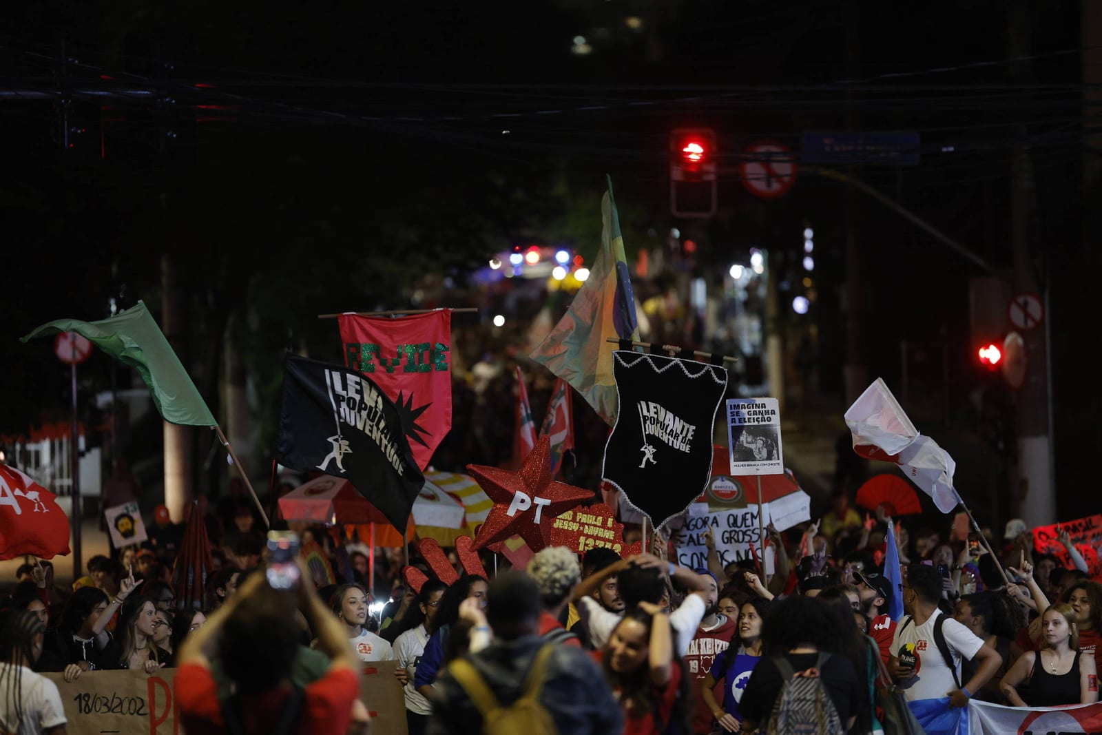 Ato pró-Lula em SP comemora Datafolha; Dirceu diz 'não sair das ruas'