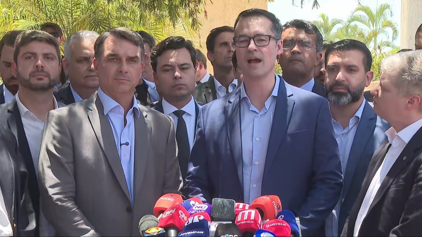 Partido Novo oficializa apoio a Flávio Bolsonaro após aliança com Romeu Zema