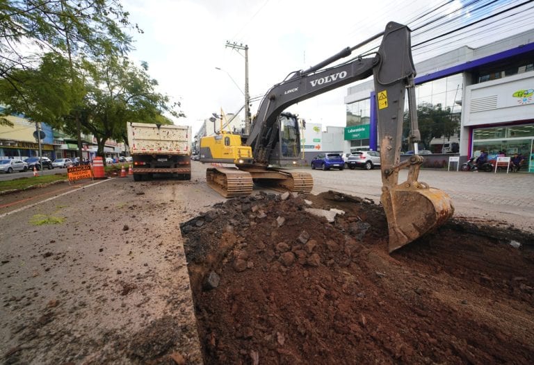 Revitalização da Presidente Vargas avança entre Duque de Caxias e Travessa Jacuí