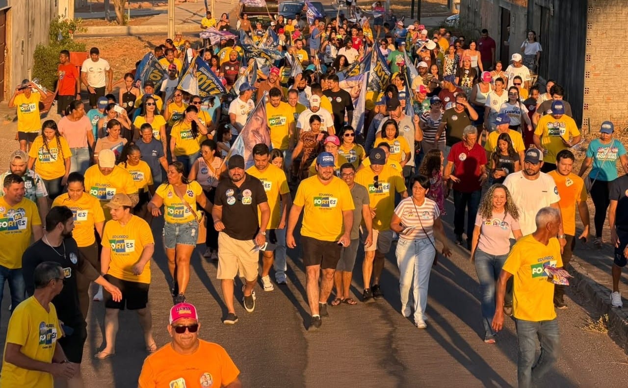 Eduardo Fortes reúne centenas em caminhada no Campo Bello
