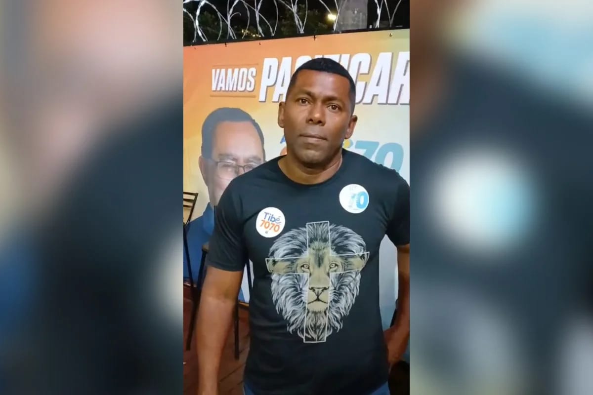 MC Doca diz que organizou subida de Augusto Cury à Rocinha