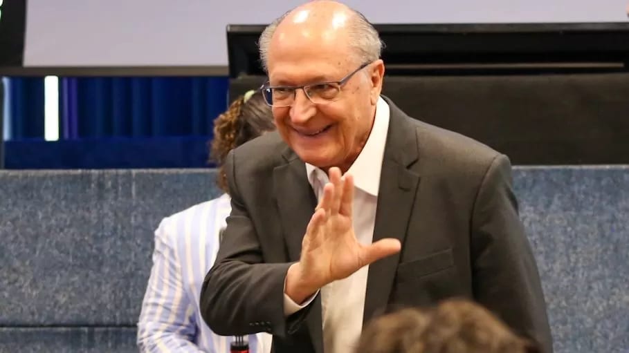 Alckmin pede votos no Vale do Paraíba e anuncia propostas para novo mandato