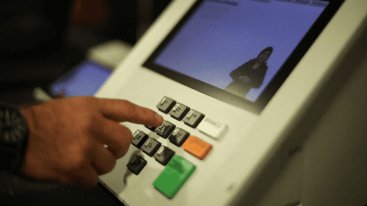 Flávio Bolsonaro e Lula Empatam com 50% dos Votos Válidos, Mostra Datafolha