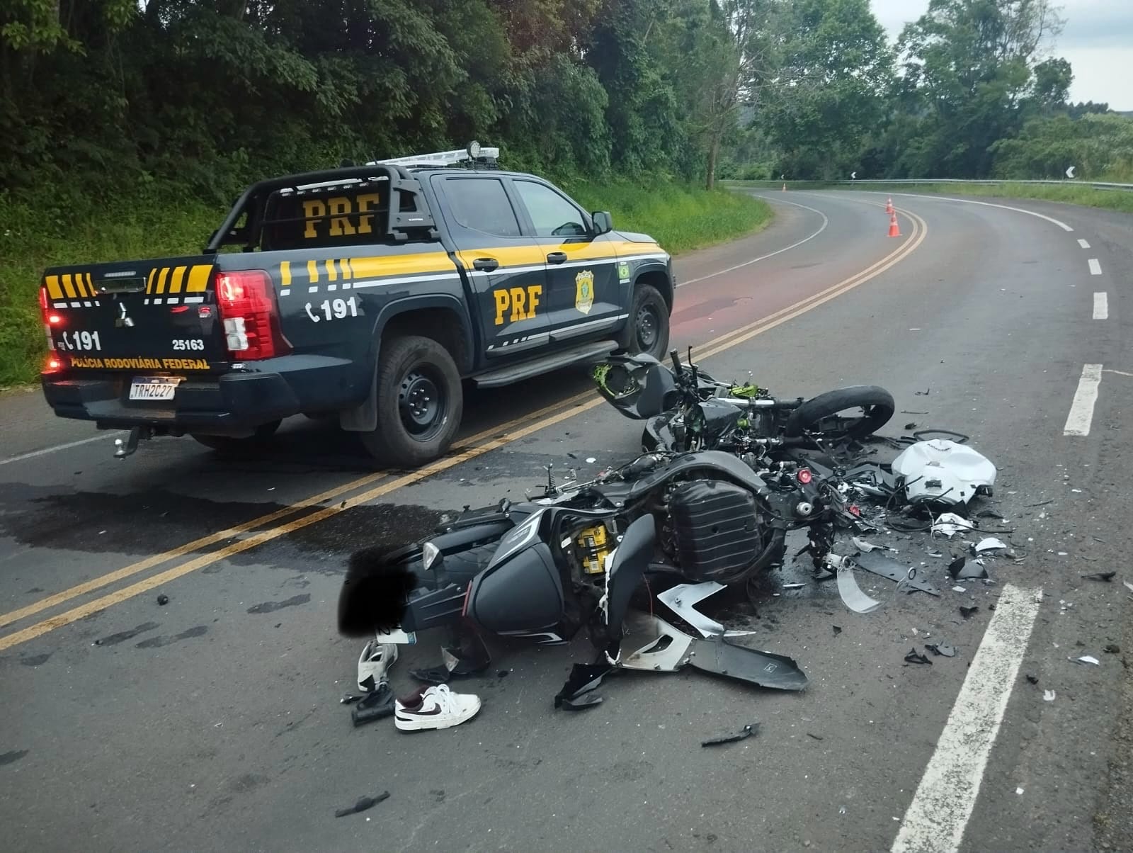 Colisão frontal entre motos deixa dois mortos na BR-116, na Serra Gaúcha