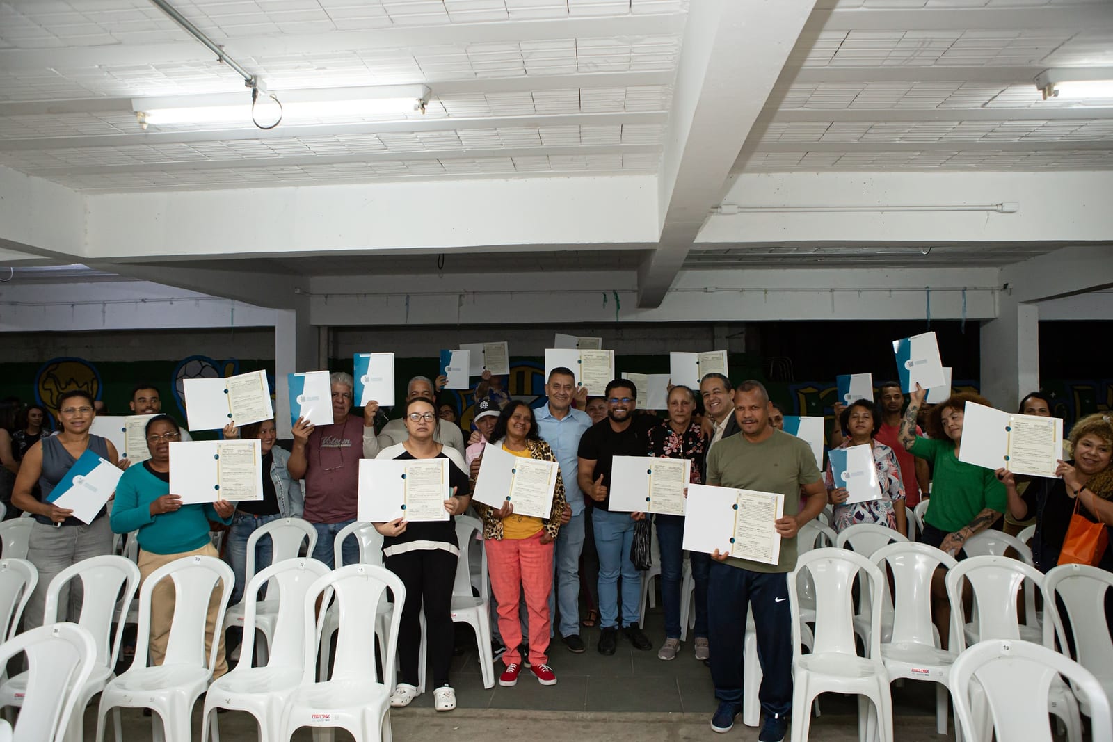 Taboão da Serra entrega 58 títulos a moradores do Jardim Comunitário