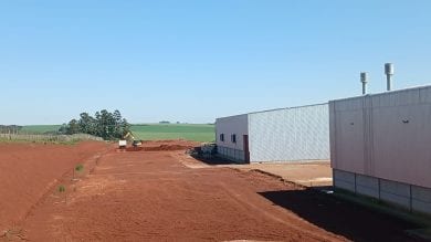 Prefeitura faz terraplenagem para ampliação da Roda Forte no Distrito Industrial