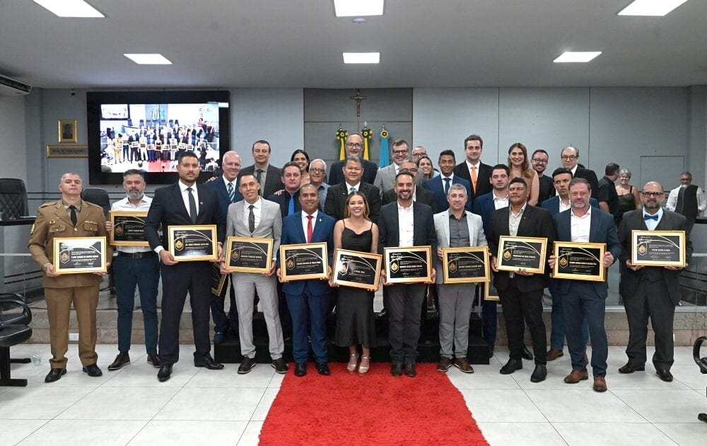 CÂMARA MUNICIPAL REALIZOU SESSÃO SOLENE PARA ENTREGA DA COMENDA SAINT-HILAIRE 2026