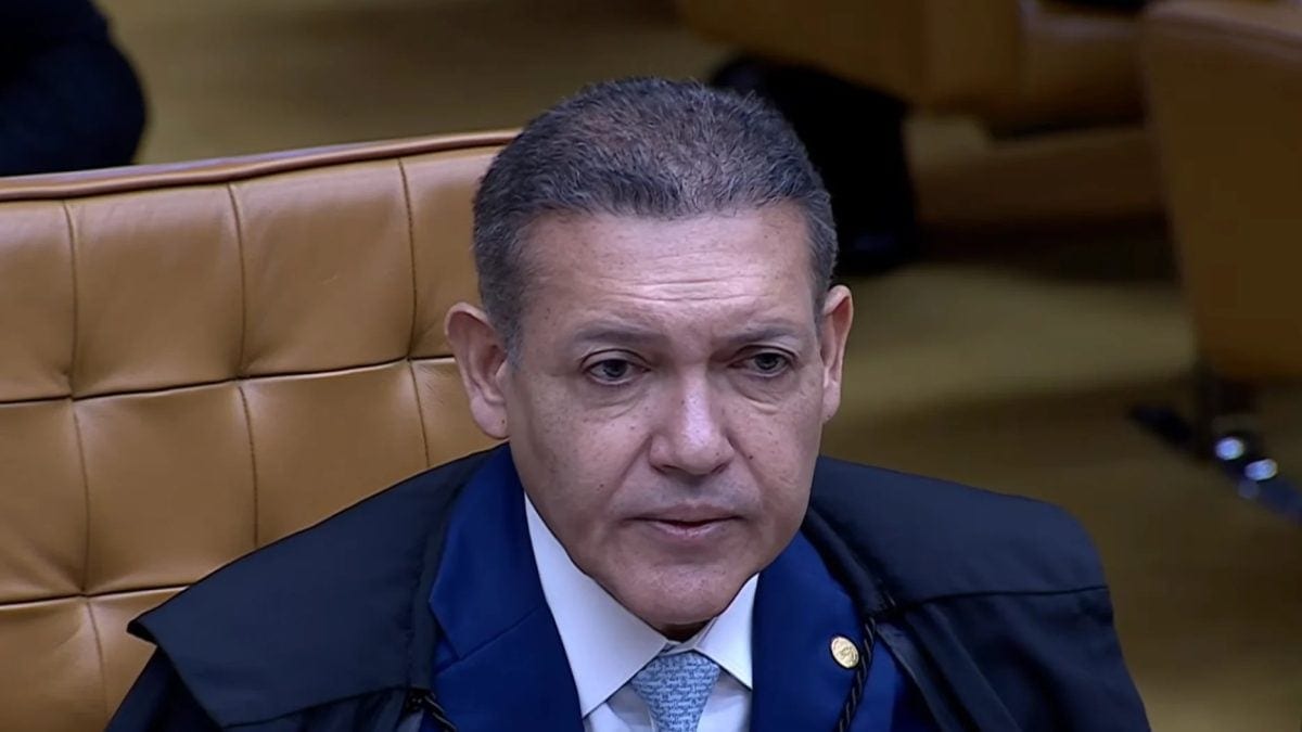 TSE convidará 2 últimos eleitores de cada fila a ver fechamento da urna