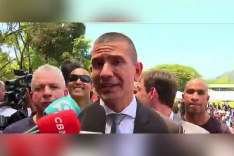 Douglas Ruas e Flávio Bolsonaro participam de formatura da PM no Rio