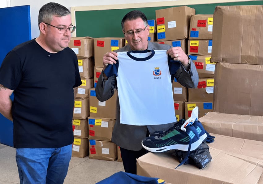 Roberto Araújo anuncia chegada de novos uniformes e início da distribuição nesta semana