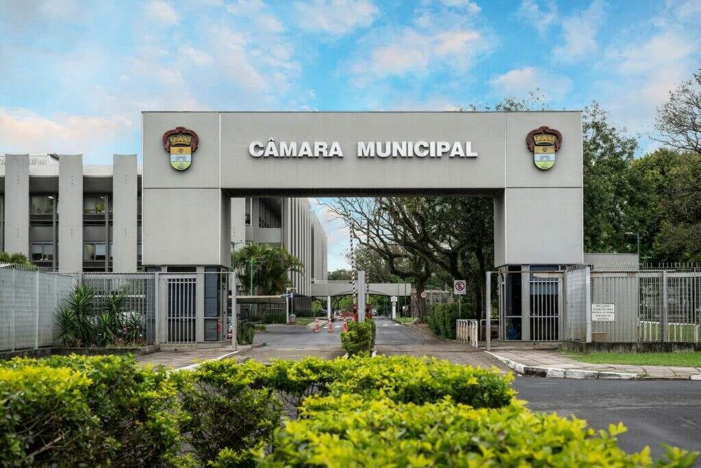 Prefeitura de Porto Alegre propõe liberar trabalho de servidores em empresas parceiras do Município