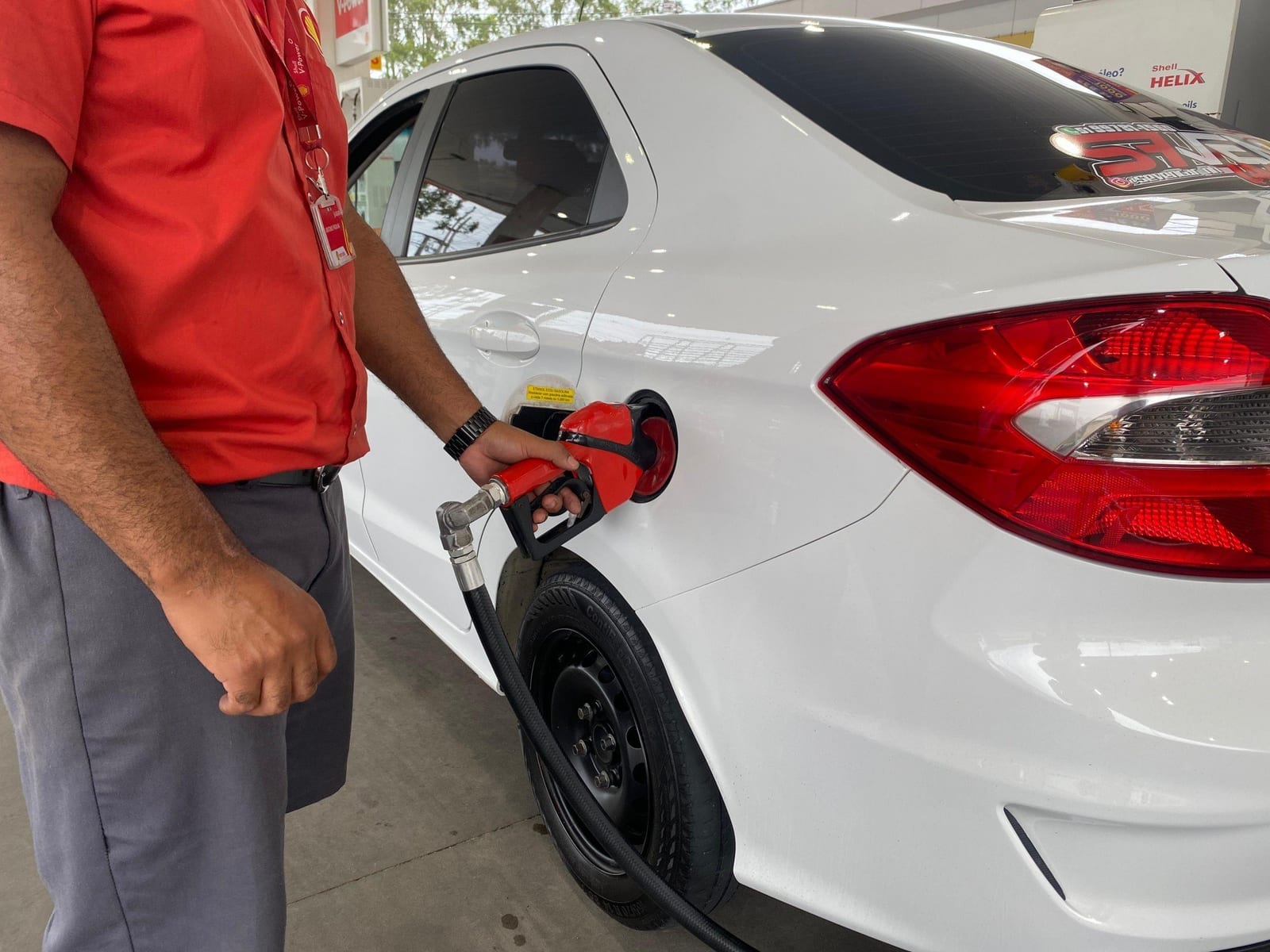 Petrobras cancela reajuste de R$0,19 na gasolina horas após anunciar