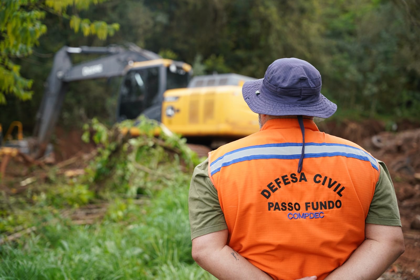 Prefeitura intensifica ações preventivas de limpeza e desassoreamento no Arroio Santo Antônio