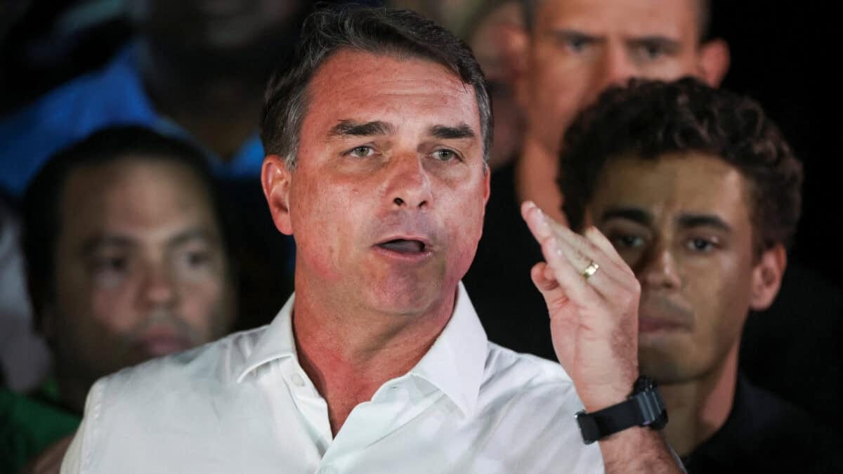 Flávio Bolsonaro Diz Que É Impossível Reconhecer Resultado da Eleição e Vai Pedir Anulação
