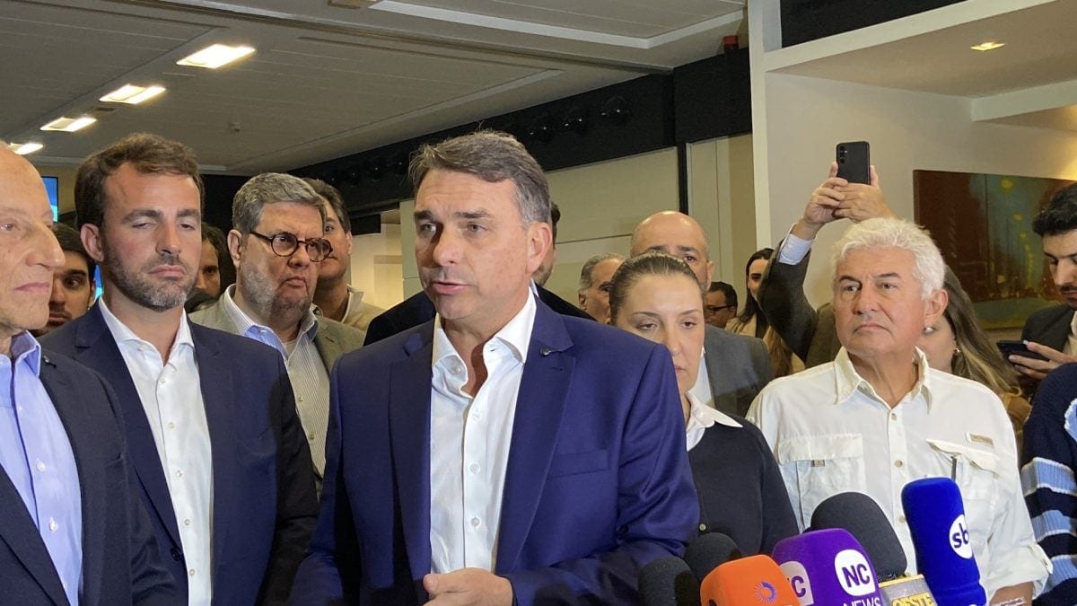 Flávio promete ministros técnicos e diz que irá negociar pessoalmente com o Congresso