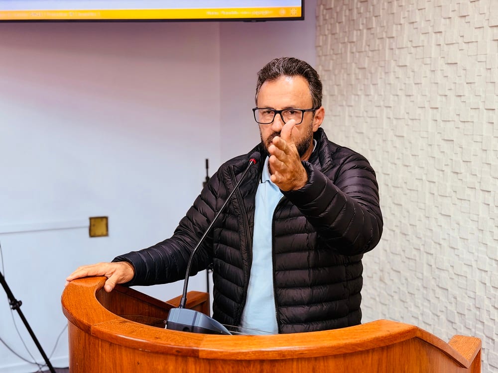 Vereador Araújo pede esclarecimentos sobre notificações de georreferenciamento de 2026