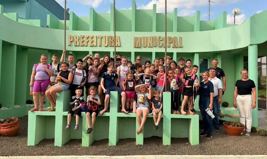 Alunos visitam a prefeitura de Tiradentes do Sul em atividade sobre Educação Fiscal e Cidadania