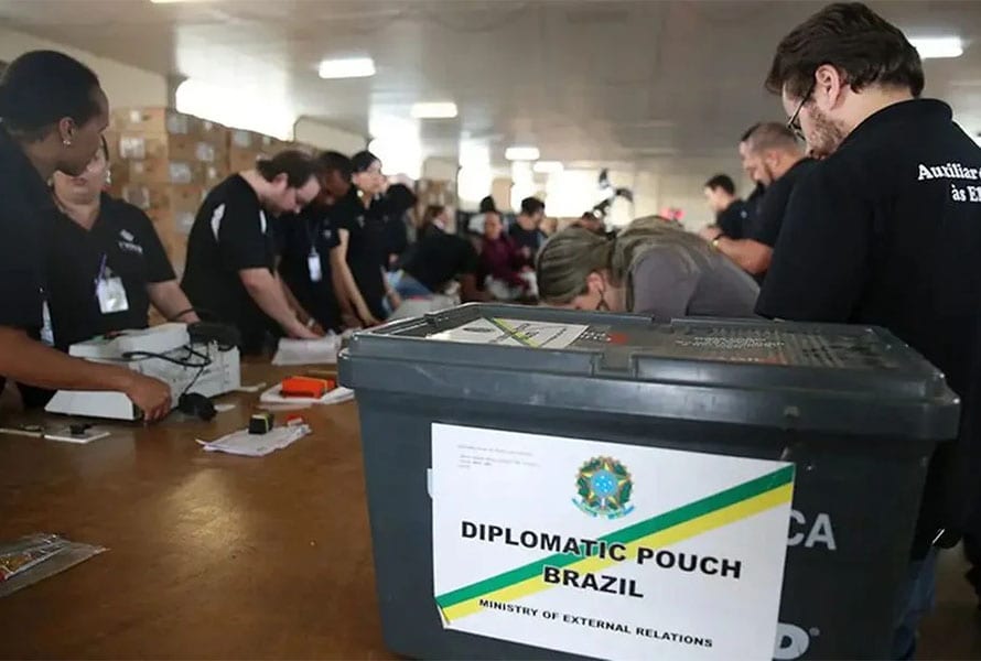 Com eleitorado recorde, brasileiros participam em 134 países e estão dando vitória a Lula