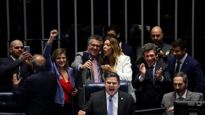 Fim da escala 6×1 prevê jornada de 40 horas e dois dias de descanso
