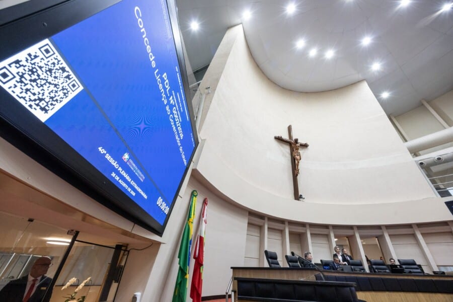 Alesc aprova licença de Jorginho Mello de 29/8 a 5/10