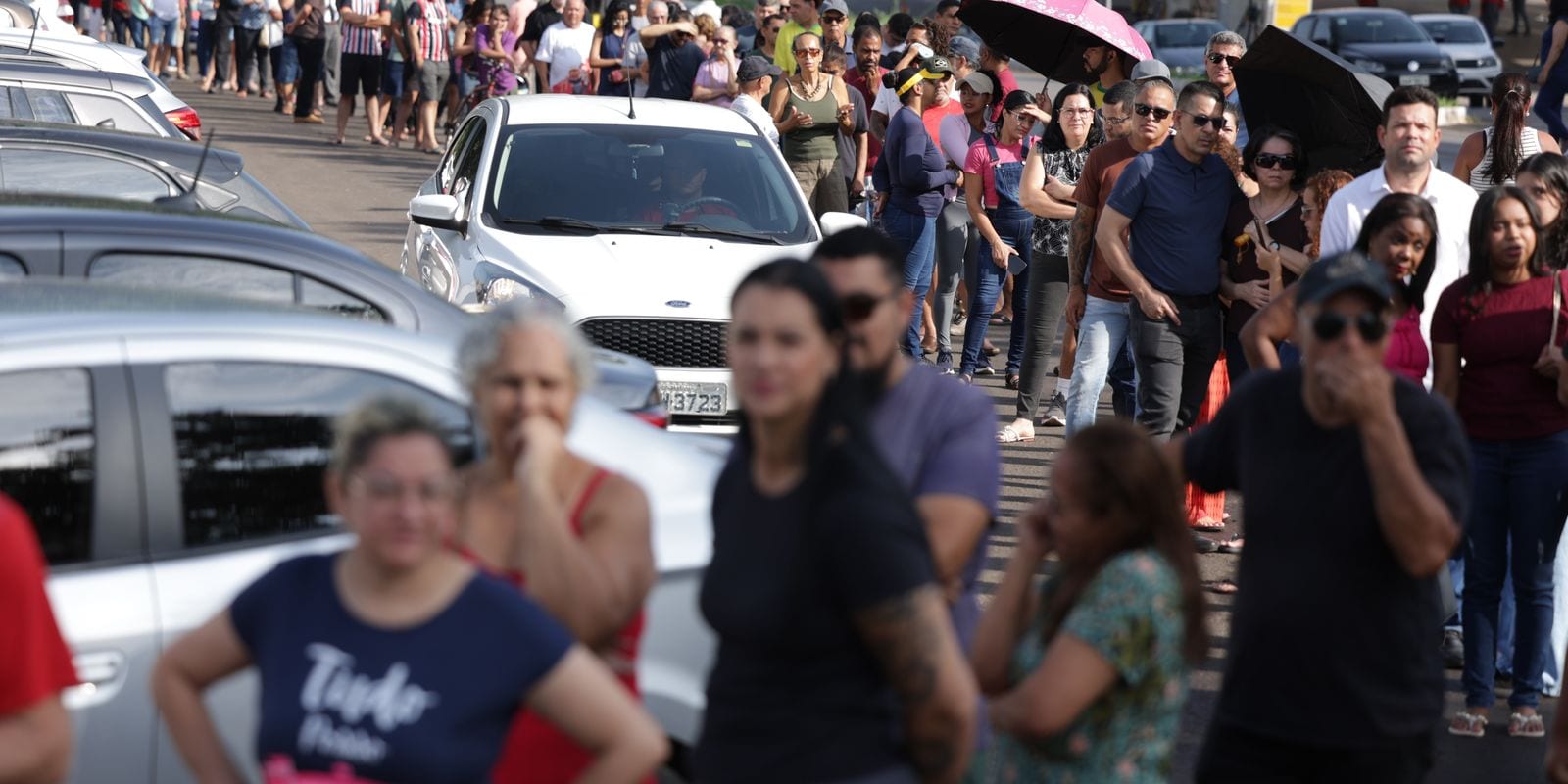 Celina vota no Lago Norte e Grass no Guará; DF tem votação tranquila no 2º turno